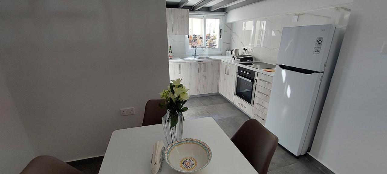 Eleantre Holiday Apartments Paphos Bagian luar foto